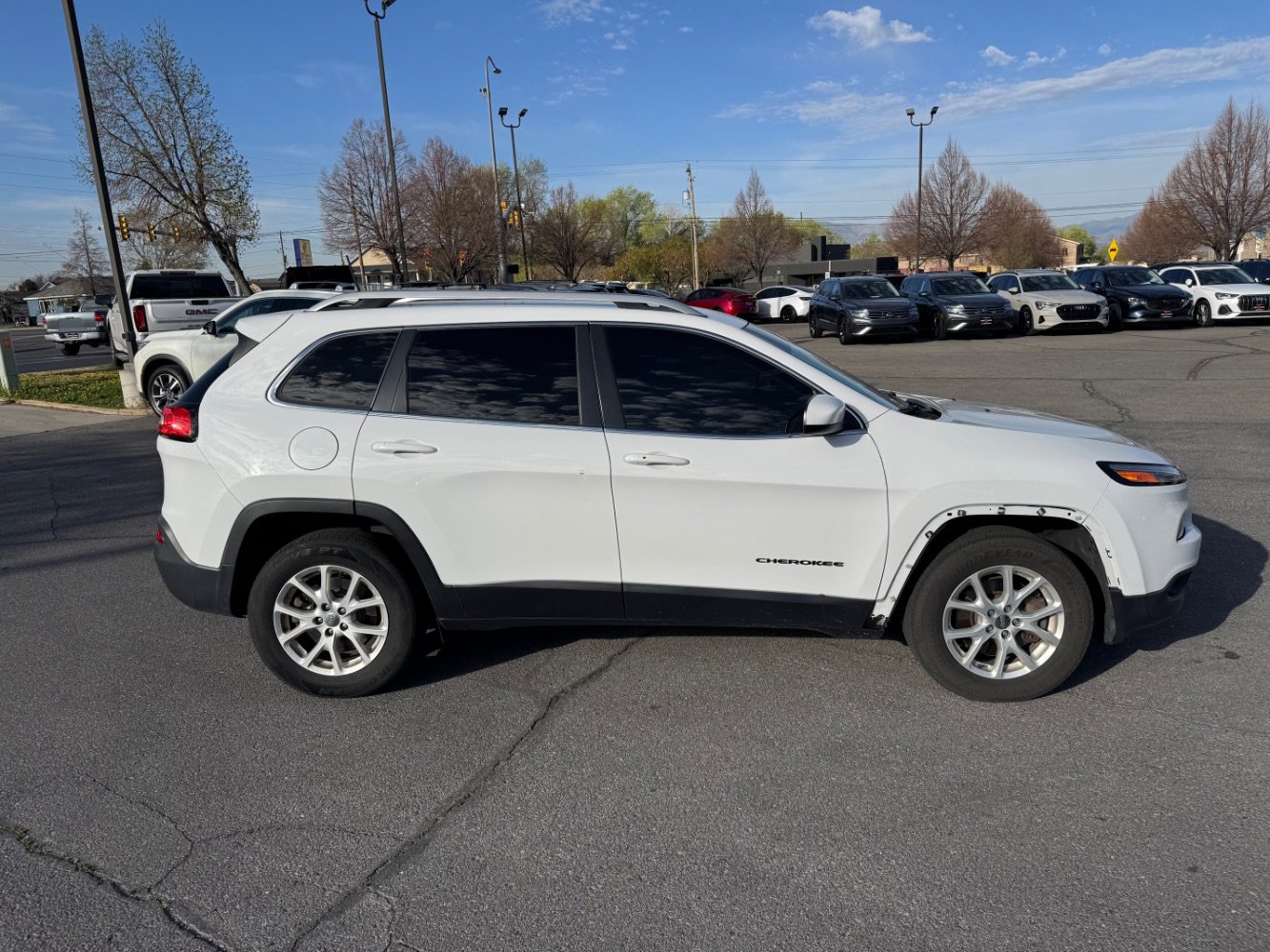 Used 2018 Jeep Cherokee Latitude Plus w/ Cold Weather Group image 6