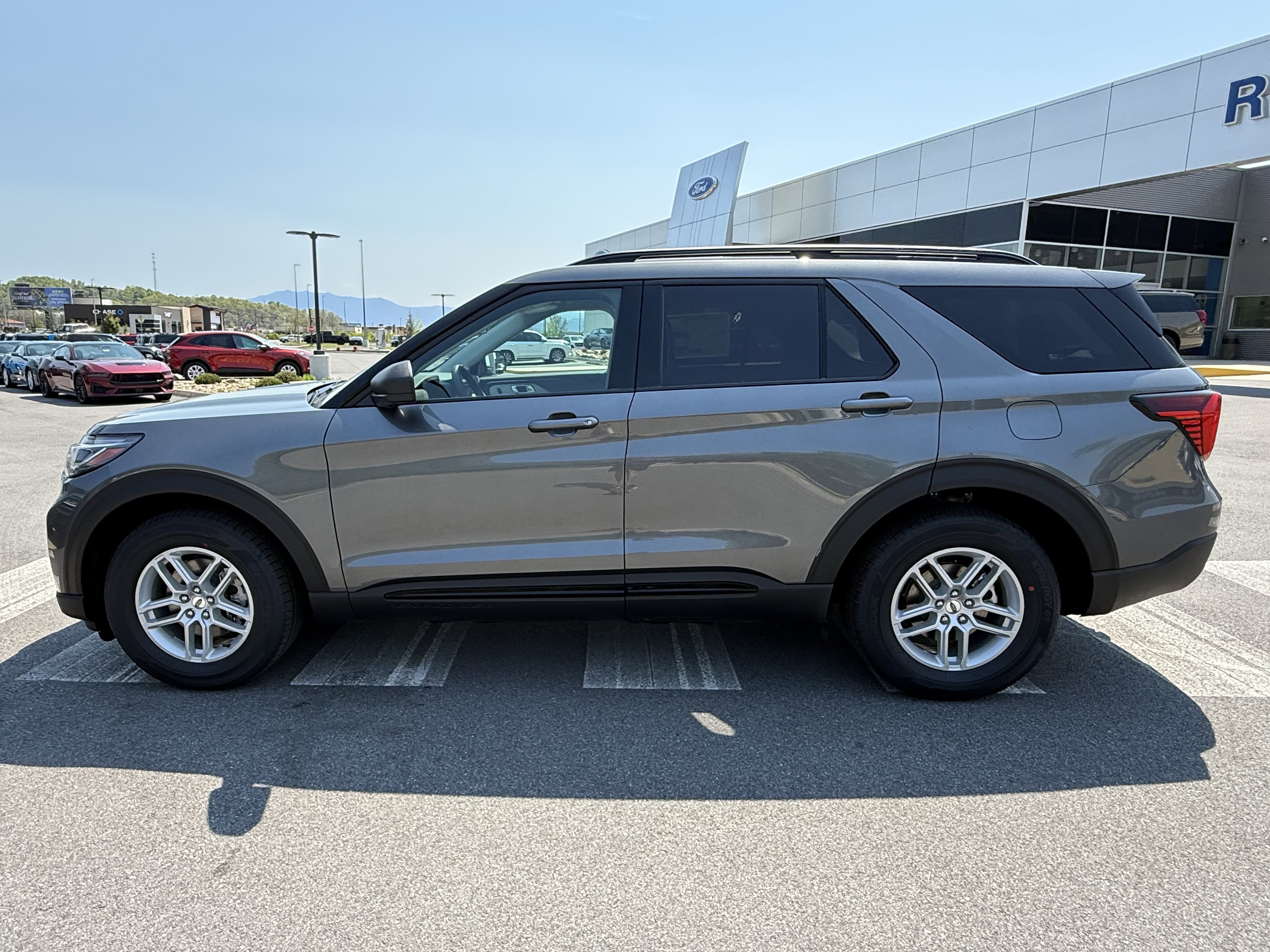 New 2026 Ford Explorer Active RWD image 28