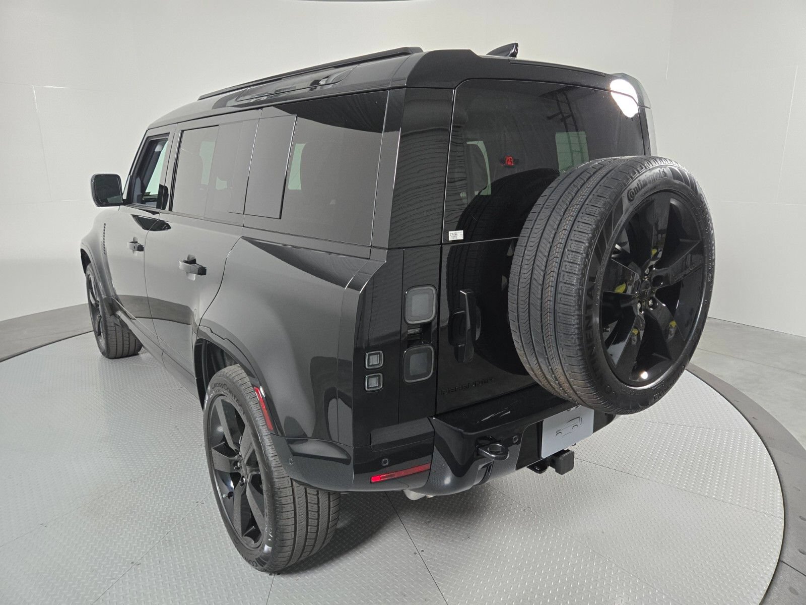 New 2026 Land Rover Defender 110 X-Dynamic SE AWD/4WD image 17