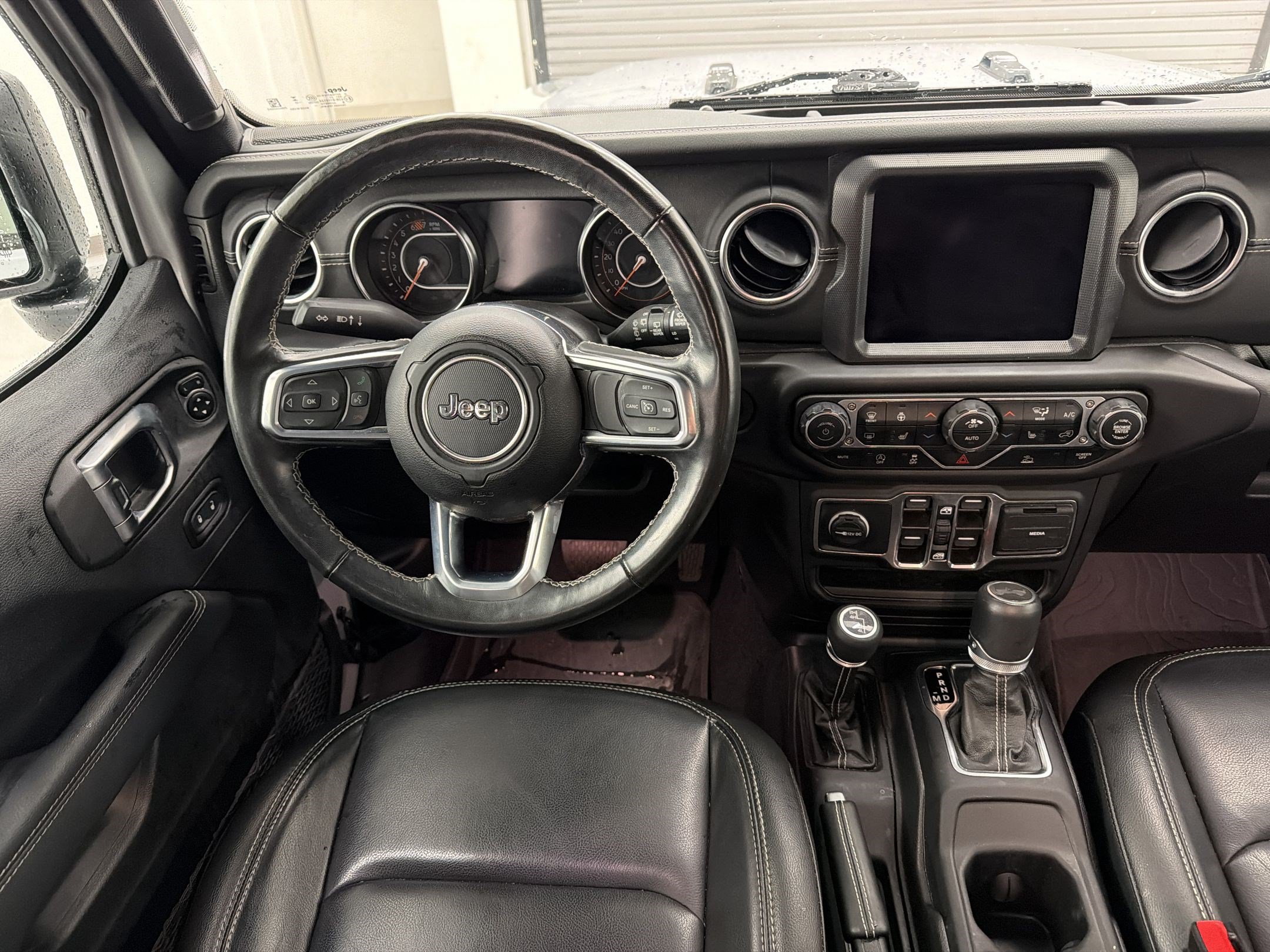 Used 2023 Jeep Wrangler Unlimited Sahara w/ Cold Weather Group AWD/4WD image 27