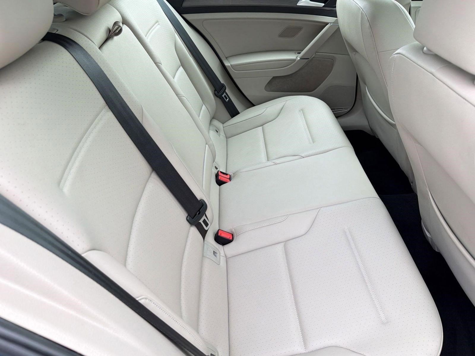 Used 2018 Volkswagen Golf SE image 28