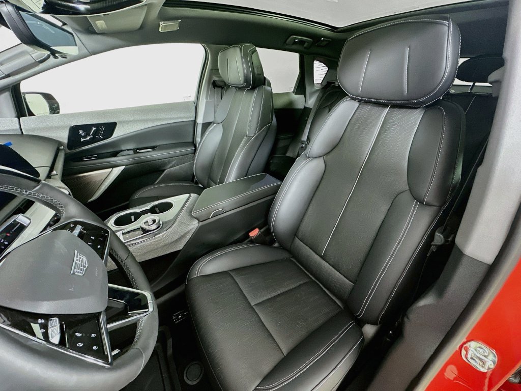 New 2027 Cadillac Optiq Premium Sport w/ LPO, Floor Liner Package AWD/4WD image 26