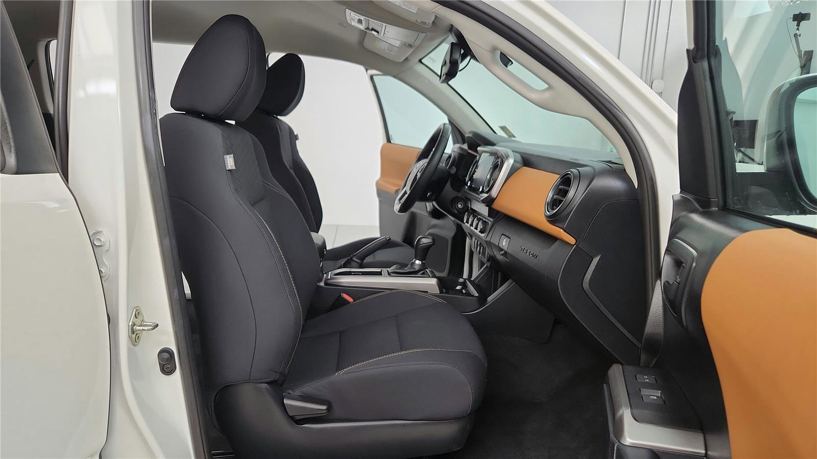 Used 2020 Toyota Tacoma SR5 image 13