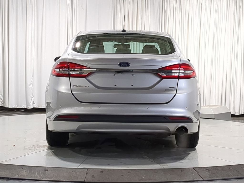 Used 2017 Ford Fusion SE w/ Fusion SE Technology Package image 16