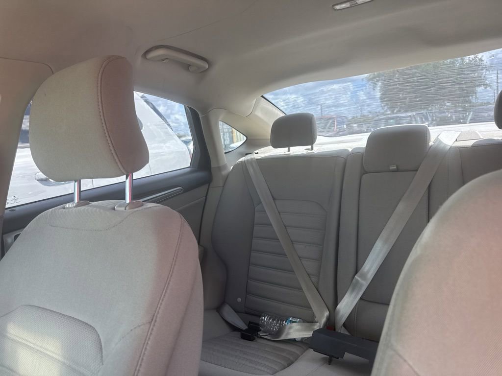 Used 2018 Ford Fusion SE w/ Fusion SE Technology Package FWD image 16