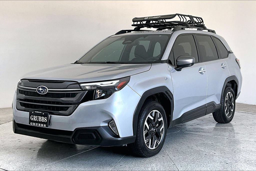 Used 2025 Subaru Forester Premium AWD/4WD image 5