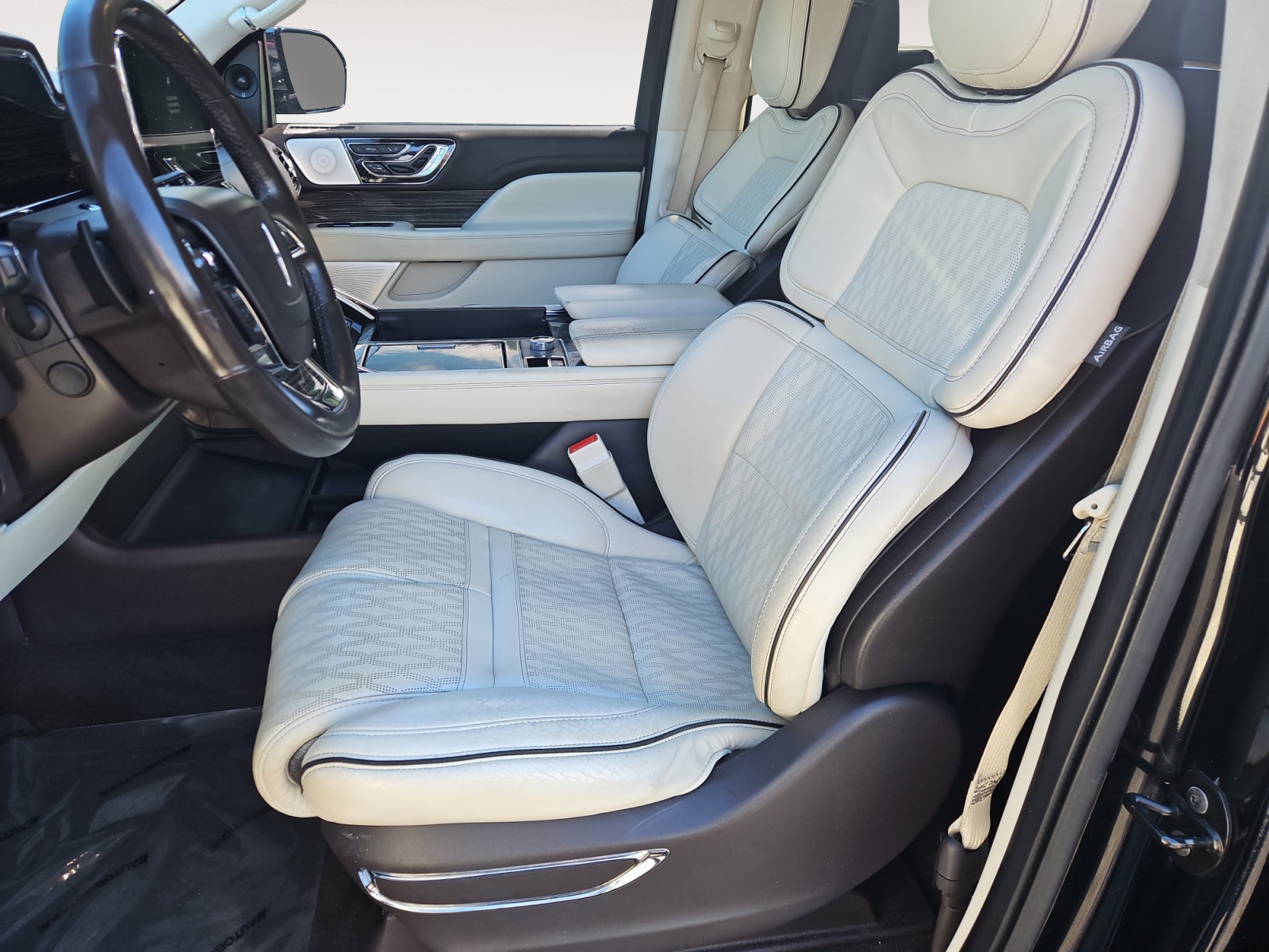 Used 2018 Lincoln Navigator L Black Label w/ Cargo Package AWD/4WD image 10