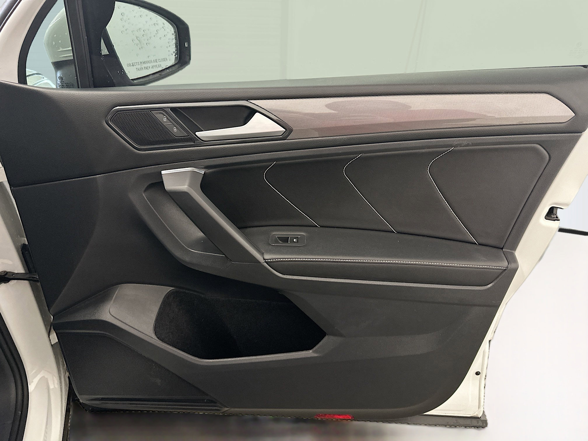 Used 2022 Volkswagen Tiguan SE image 34