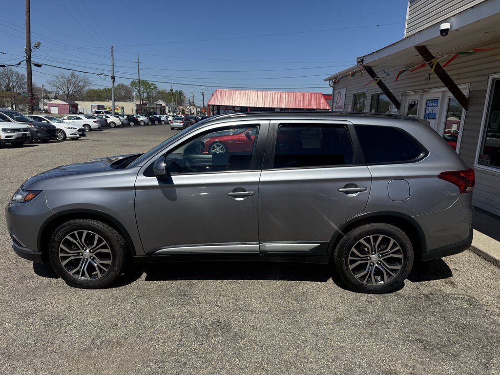 Used 2016 Mitsubishi Outlander SE AWD/4WD image 3