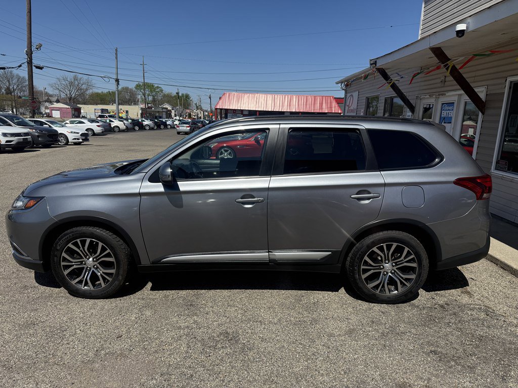 Used 2016 Mitsubishi Outlander SE AWD/4WD image 3