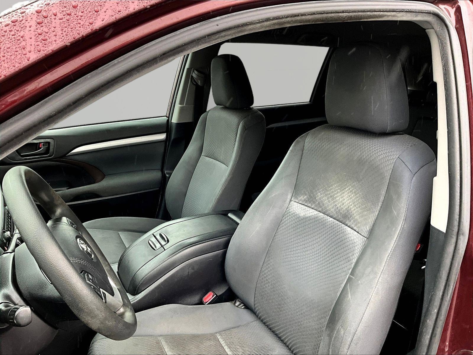 Used 2019 Toyota Highlander LE FWD image 21