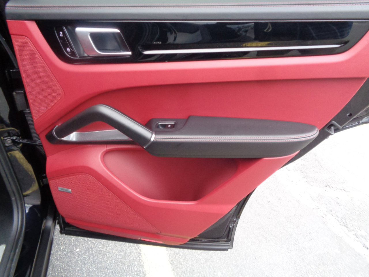 Used 2021 Porsche Cayenne Turbo w/ Performance Package (PG2) AWD/4WD image 29