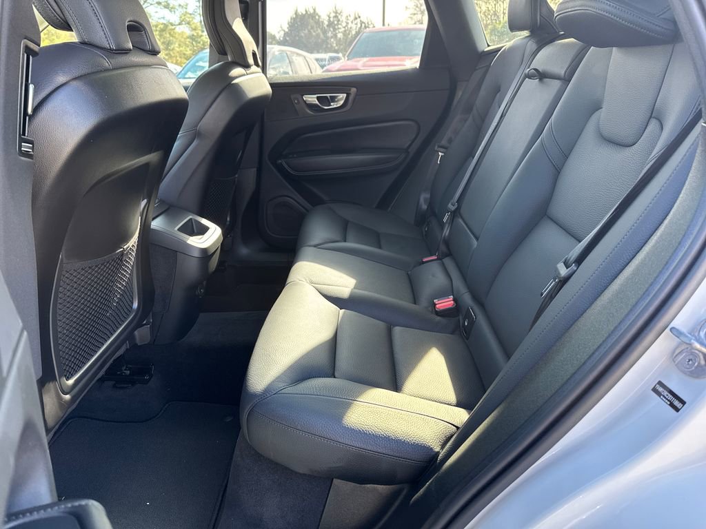 Certified 2025 Volvo XC60 B5 Plus image 29