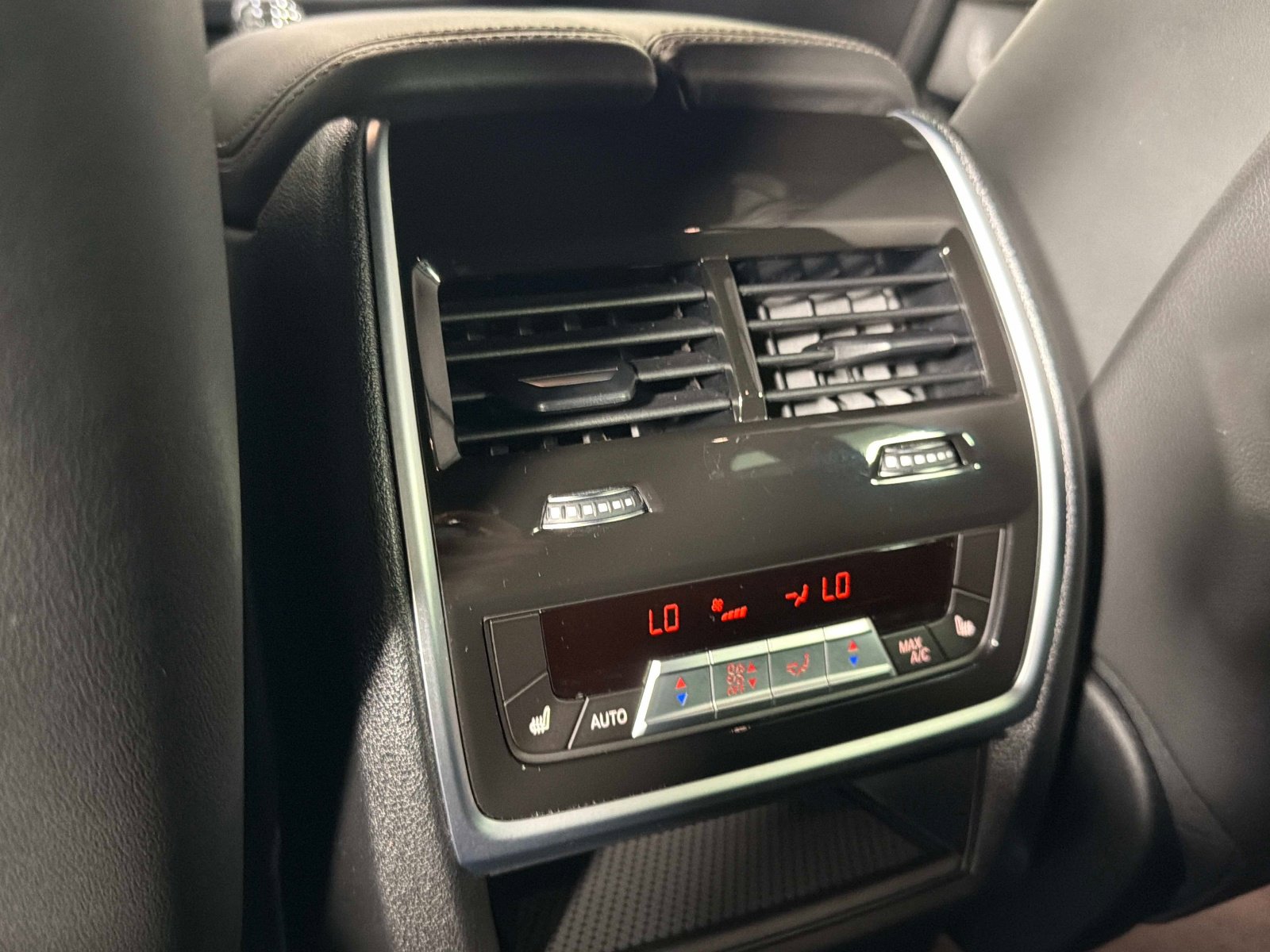 Used 2021 BMW X5 M50i w/ Executive Package image 33