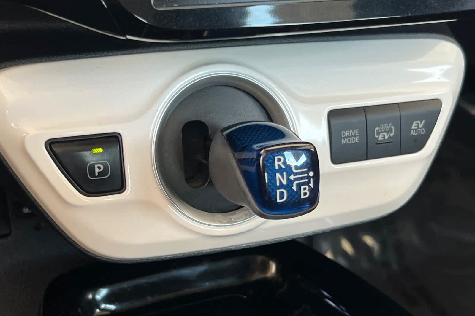 Certified 2017 Toyota Prius Prime Advanced FWD image 23