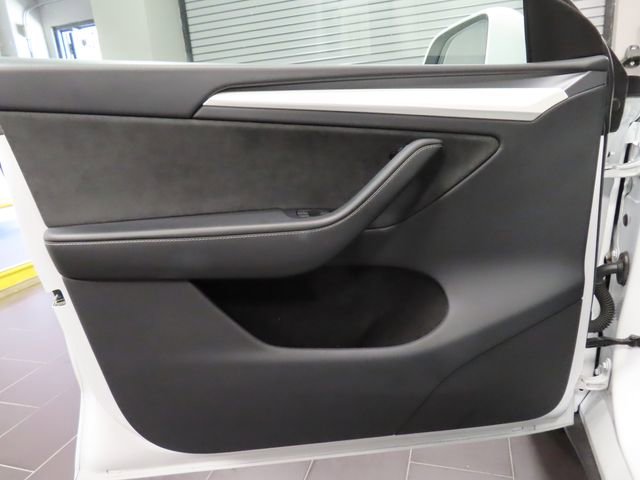 Used 2024 Tesla Model Y Long Range AWD/4WD image 9