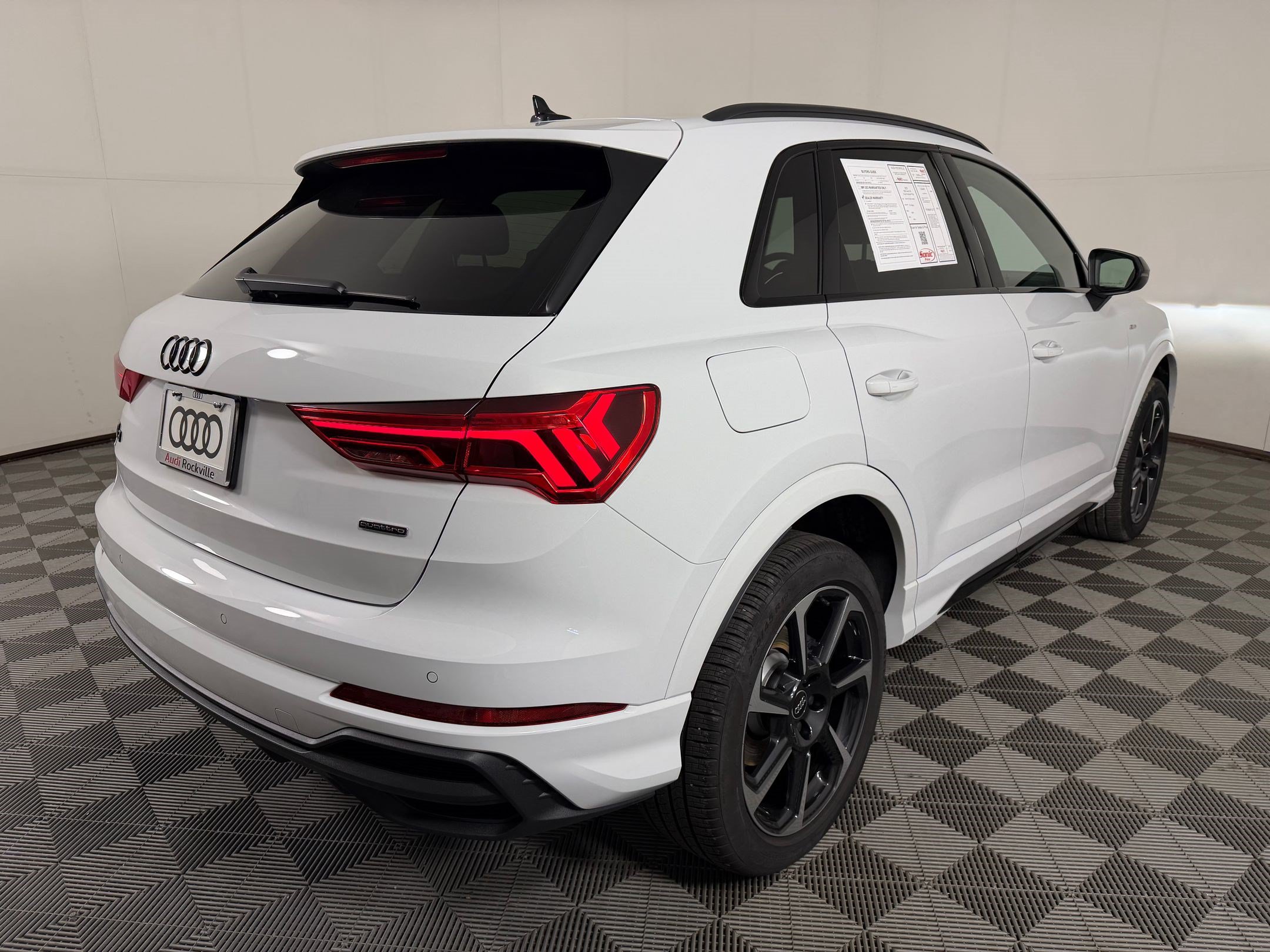 Certified 2025 Audi Q3 2.0T Premium Plus w/ Premium Plus Package AWD/4WD image 9