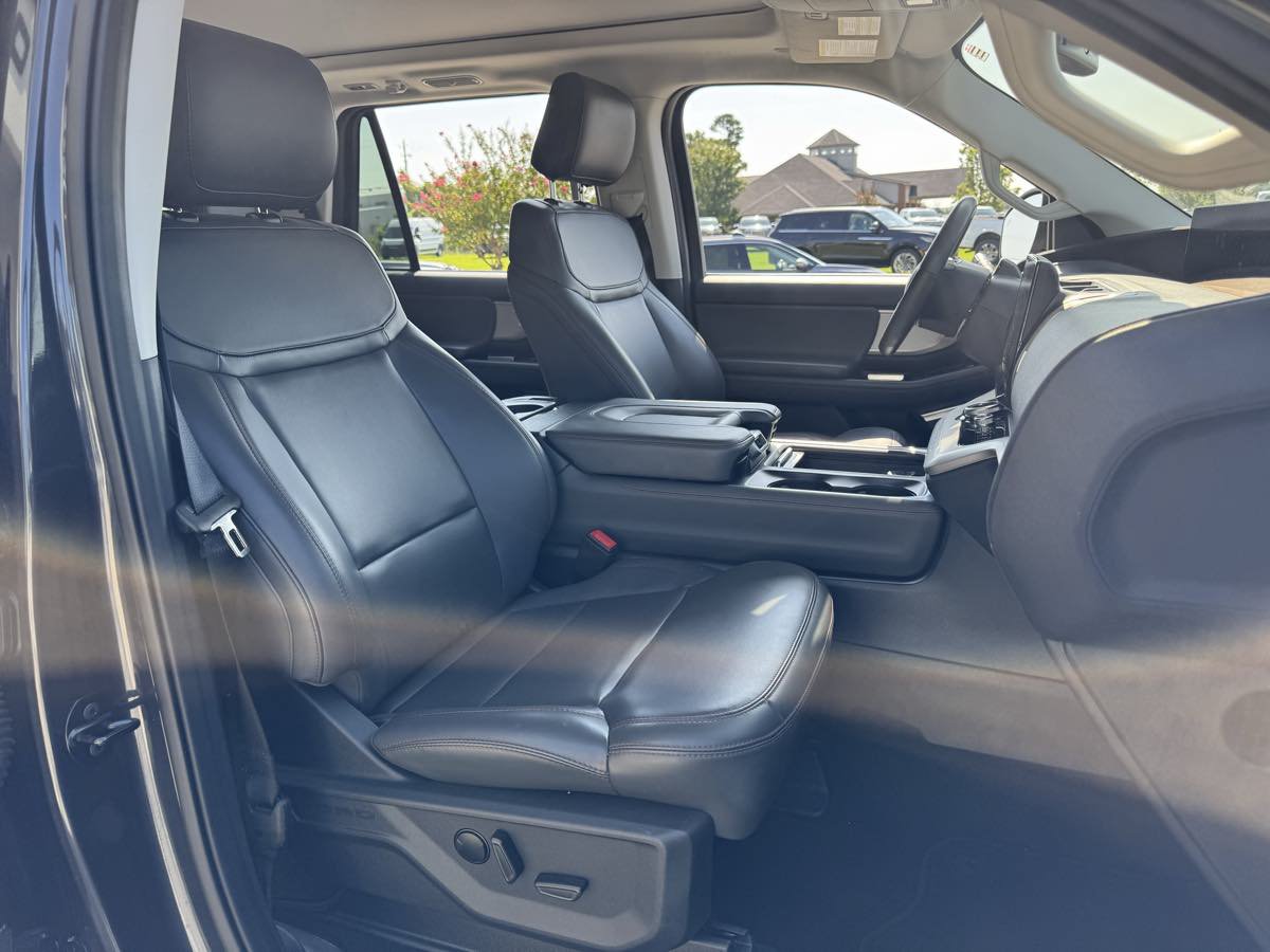 Used 2025 Ford Expedition Active AWD/4WD image 12