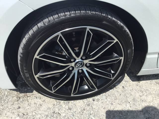 Used 2019 Toyota Avalon Touring FWD image 9