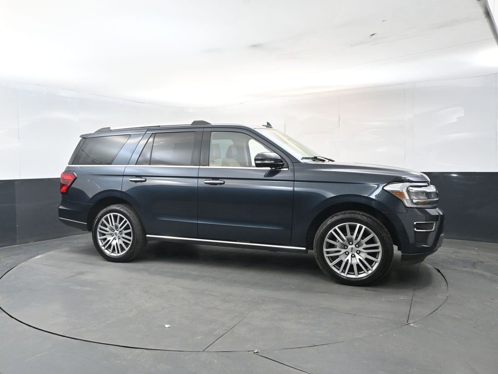 Used 2022 Ford Expedition Limited image 7