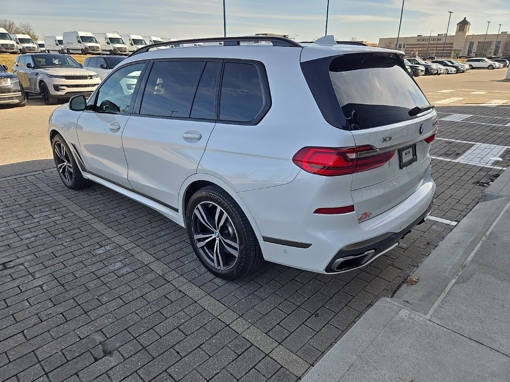 Used 2022 BMW X7 M50i image 7