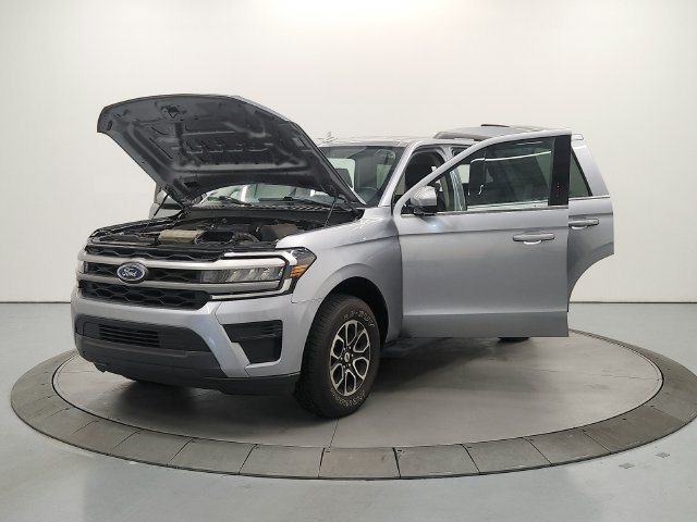 Used 2024 Ford Expedition XLT RWD image 12
