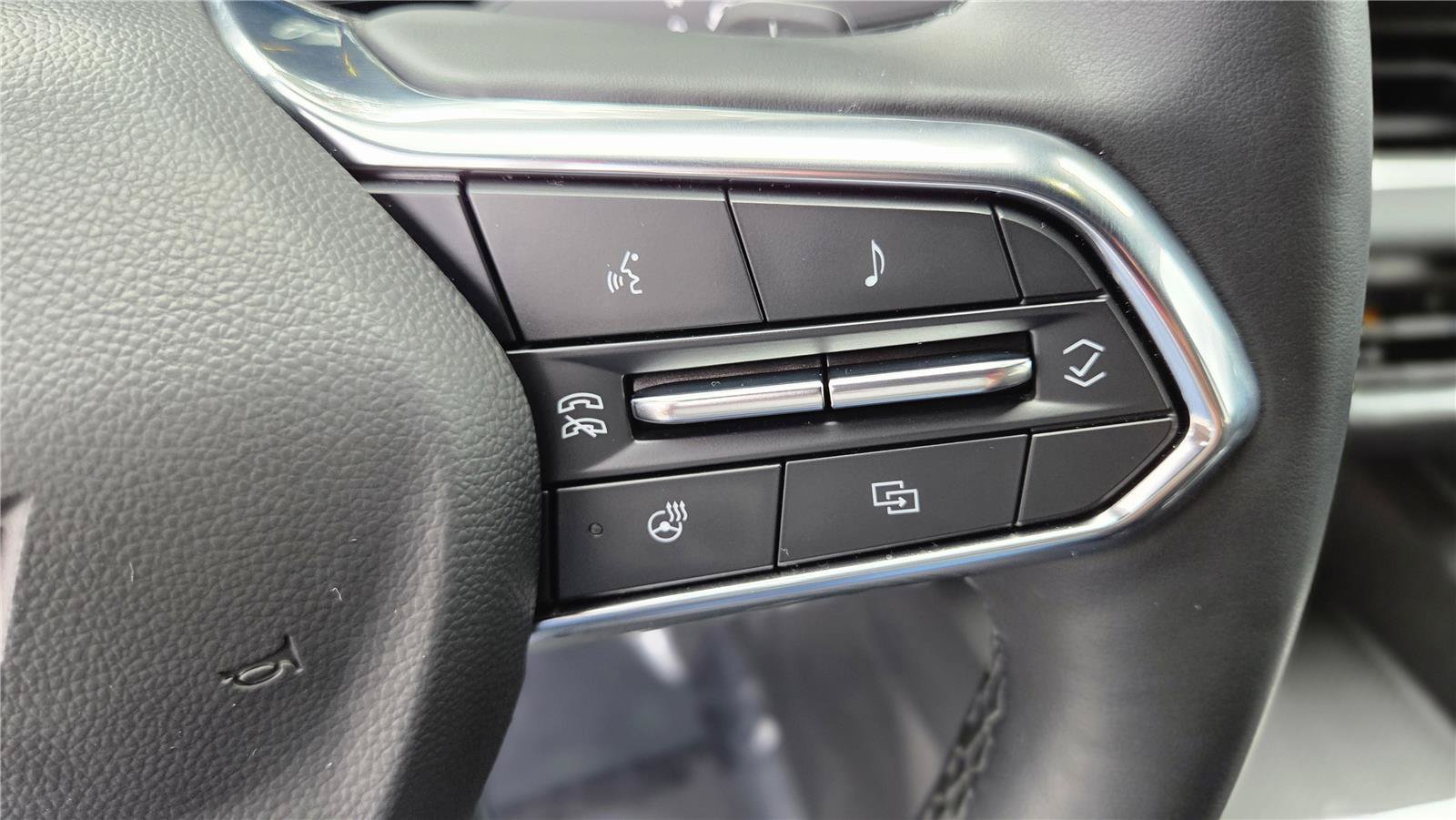 Used 2025 Chevrolet Equinox LT AWD/4WD image 19