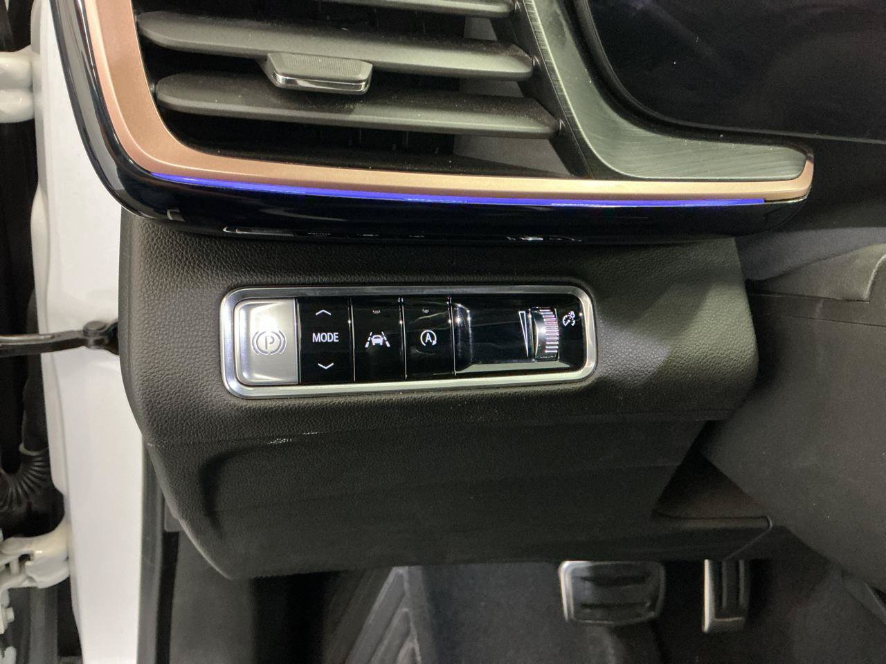 Used 2024 Buick Envision Sport Touring AWD/4WD image 17