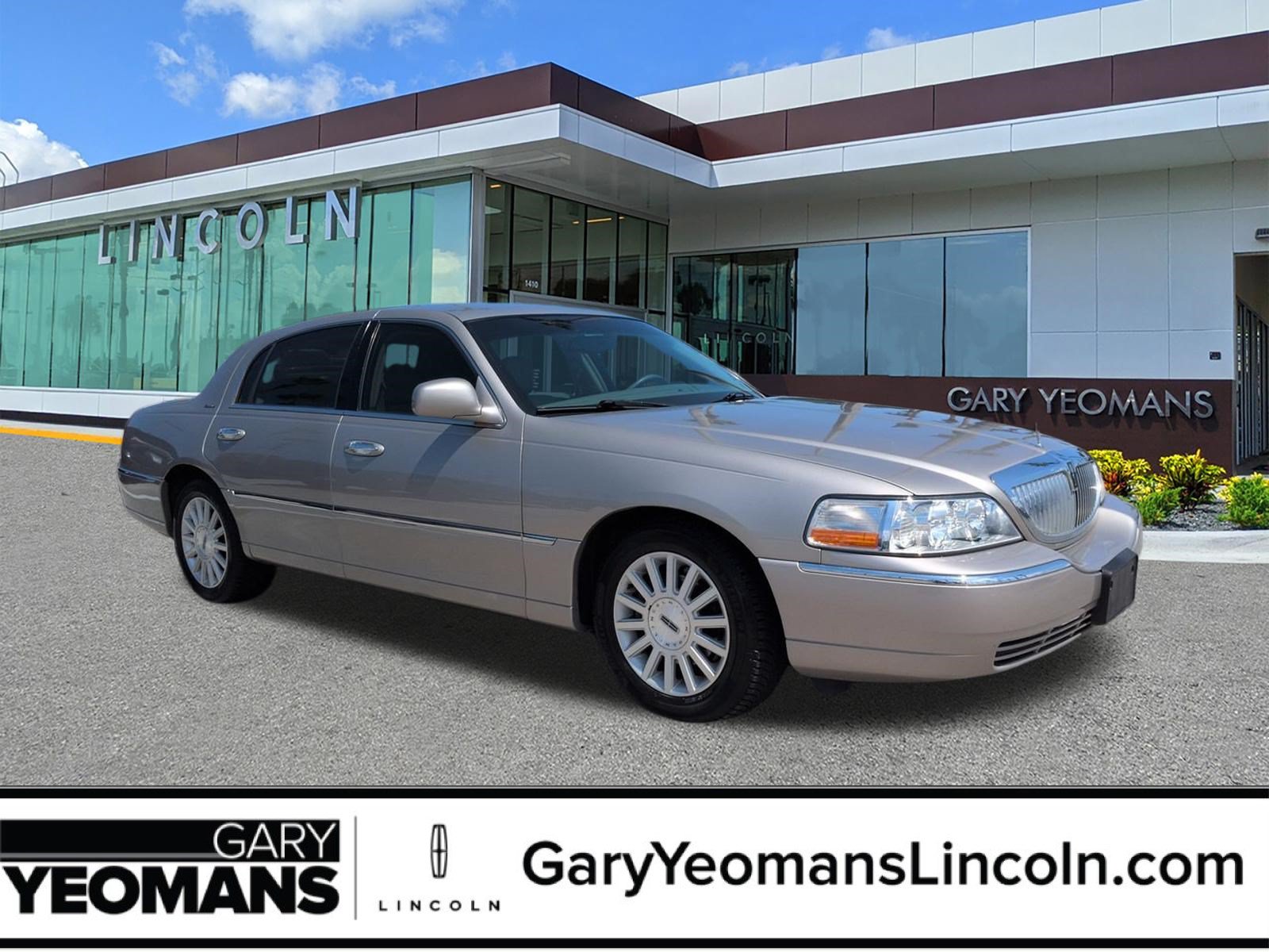 Used 2003 Lincoln Town Car Executive