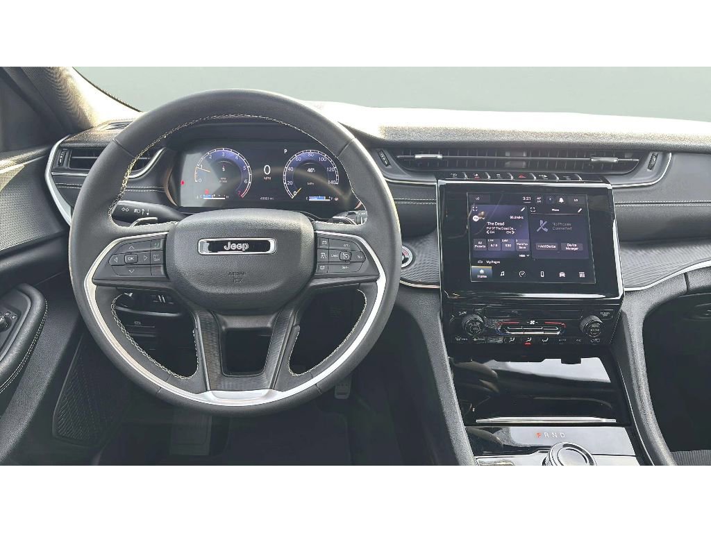 Used 2024 Jeep Grand Cherokee Laredo image 12