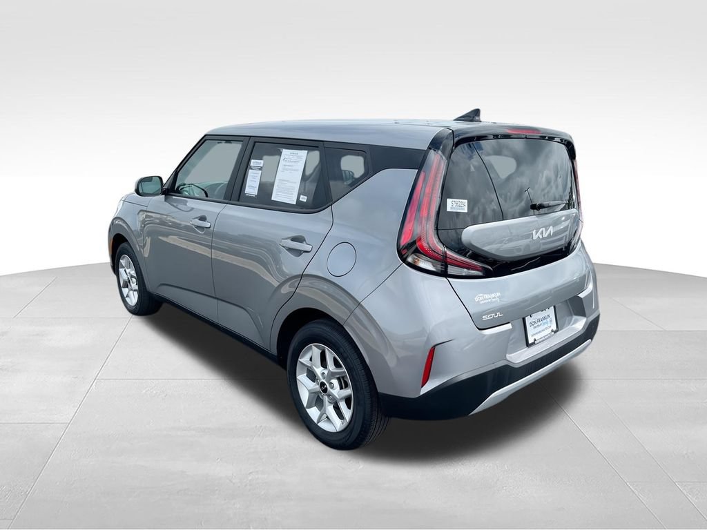 Certified 2025 Kia Soul LX w/ LX Technology Package FWD image 6