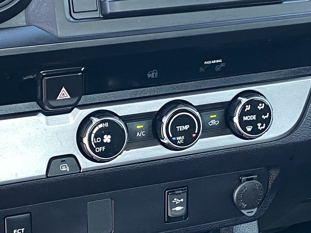 Used 2018 Toyota Tacoma SR w/ SR Convenience Package RWD image 20
