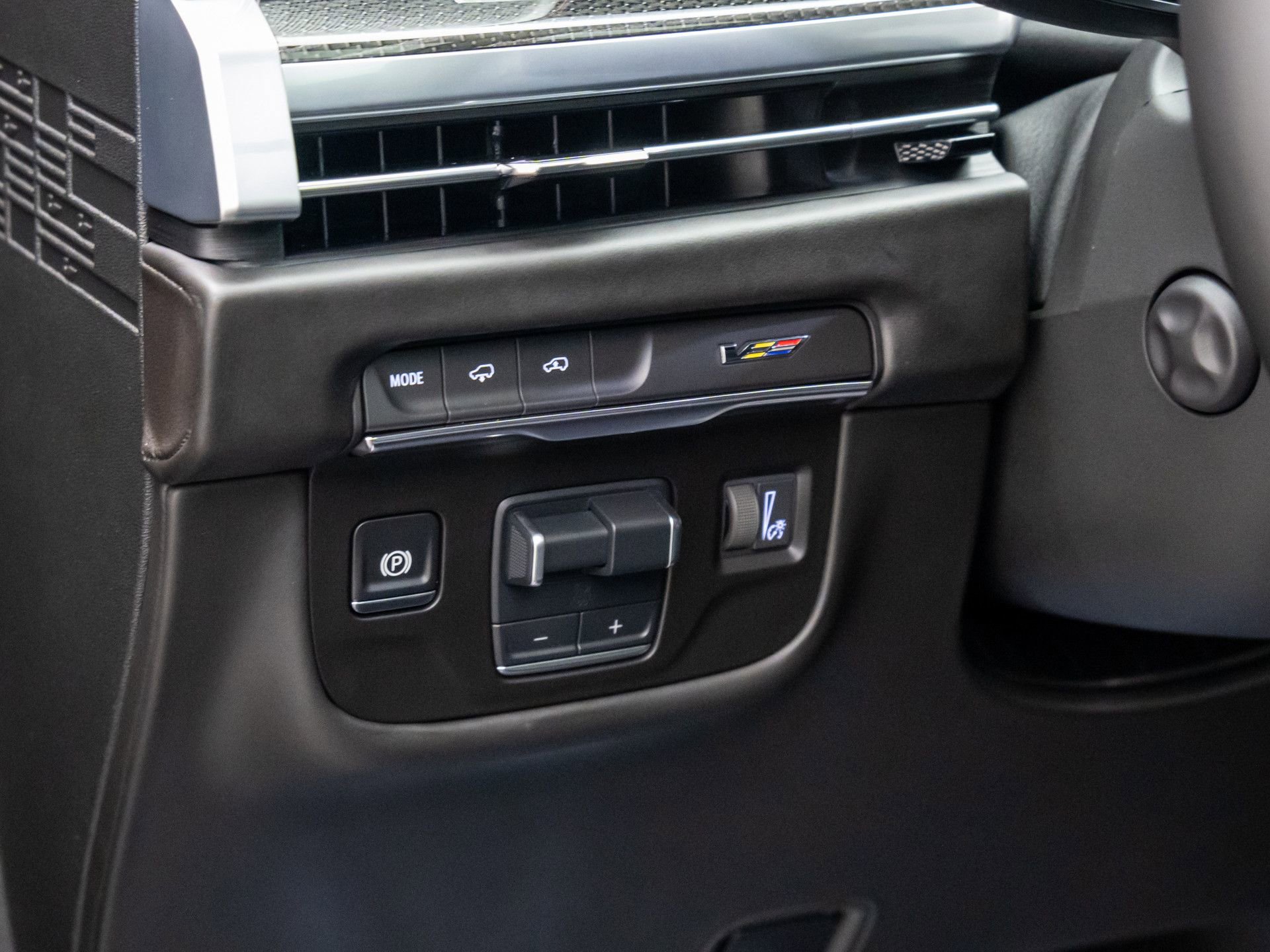 Certified 2025 Cadillac Escalade V w/ LPO, ONYX Package image 26