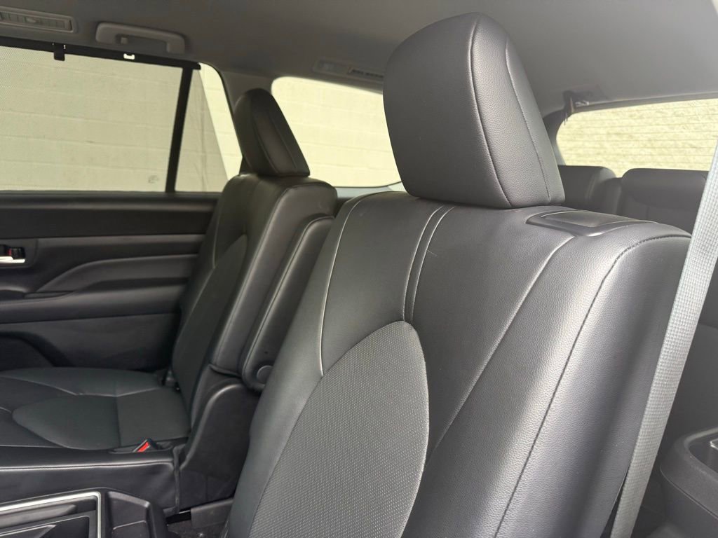 Used 2025 Toyota Grand Highlander AWD image 26