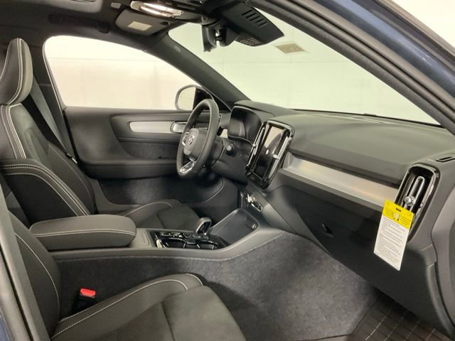 New 2026 Volvo XC40 B5 Ultra w/ Protection Package Premier image 30