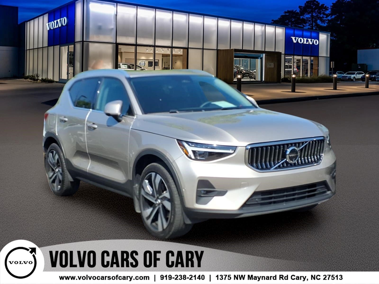 Used 2024 Volvo XC40 B5 Plus w/ Protection Package Premier AWD/4WD image 1