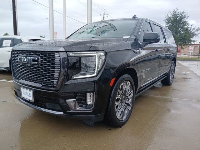 Used 2023 GMC Yukon XL Denali Ultimate image 3