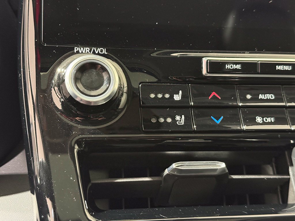 Certified 2021 Toyota Highlander Limited AWD/4WD image 32