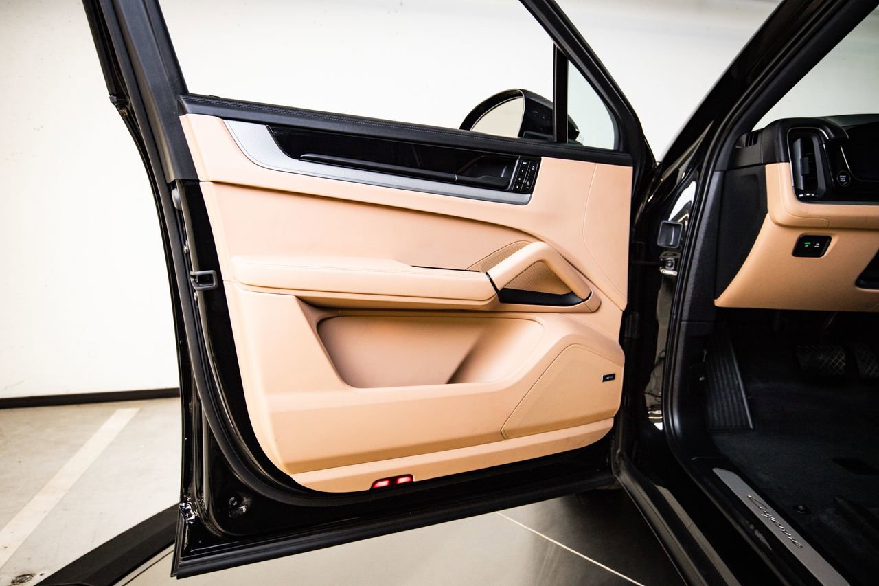 Certified 2024 Porsche Cayenne Coupe image 23