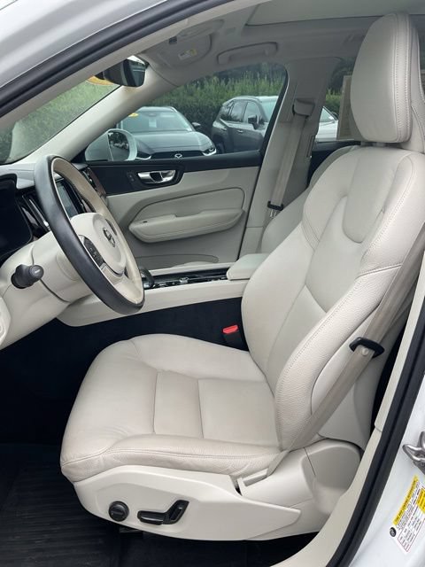 Used 2022 Volvo XC60 B5 Momentum w/ Climate Package FWD image 15