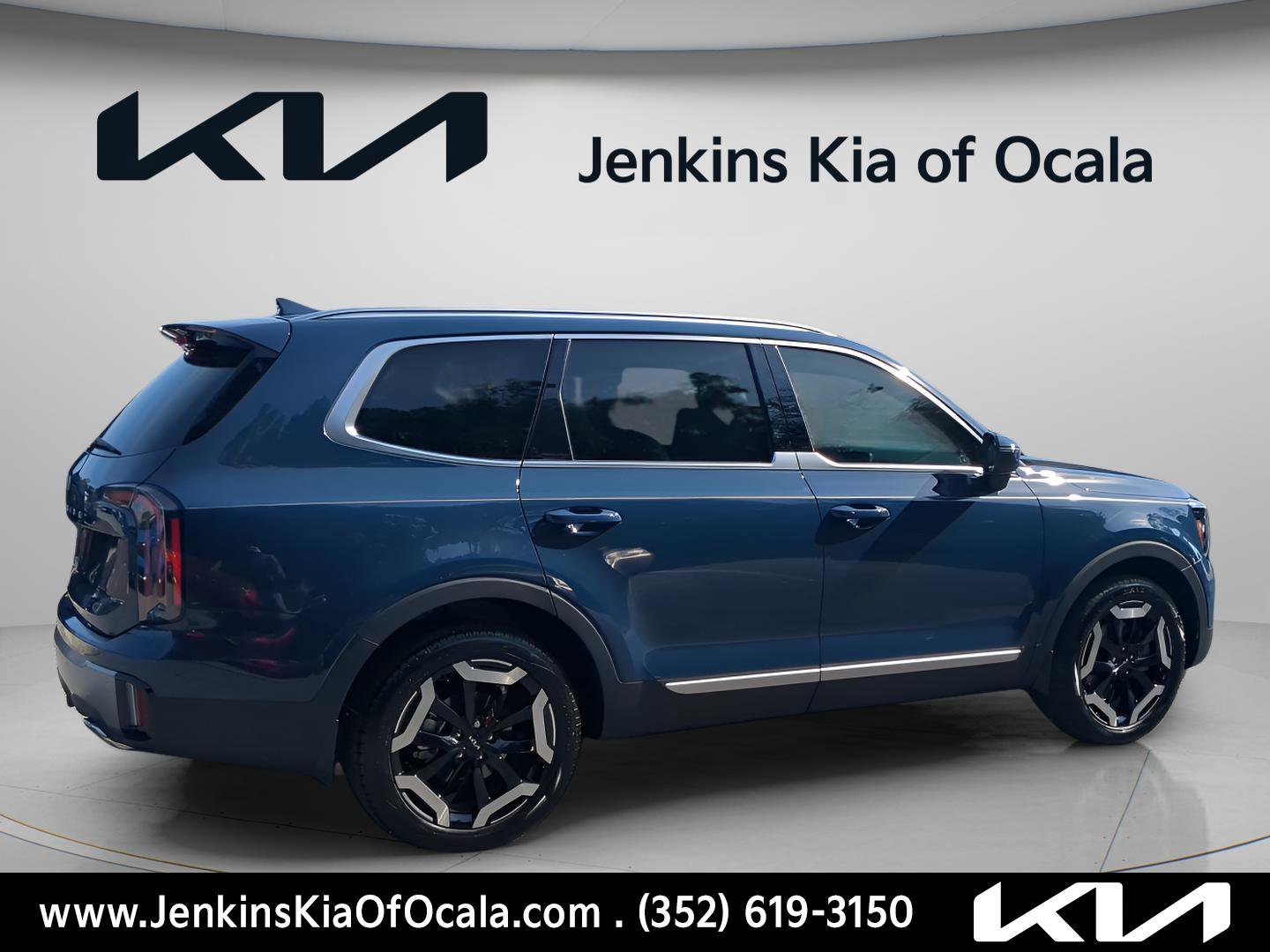 Certified 2025 Kia Telluride EX image 4
