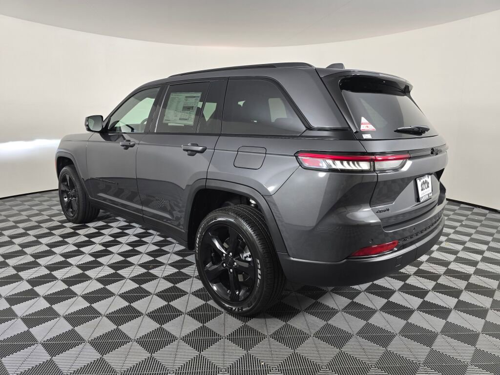 New 2025 Jeep Grand Cherokee Altitude image 6