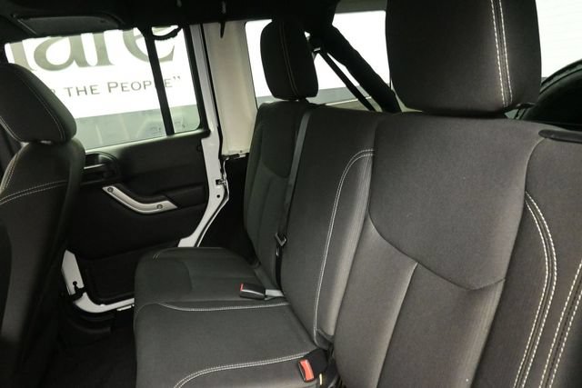 Used 2016 Jeep Wrangler Unlimited Sahara w/ Connectivity Group AWD/4WD image 20