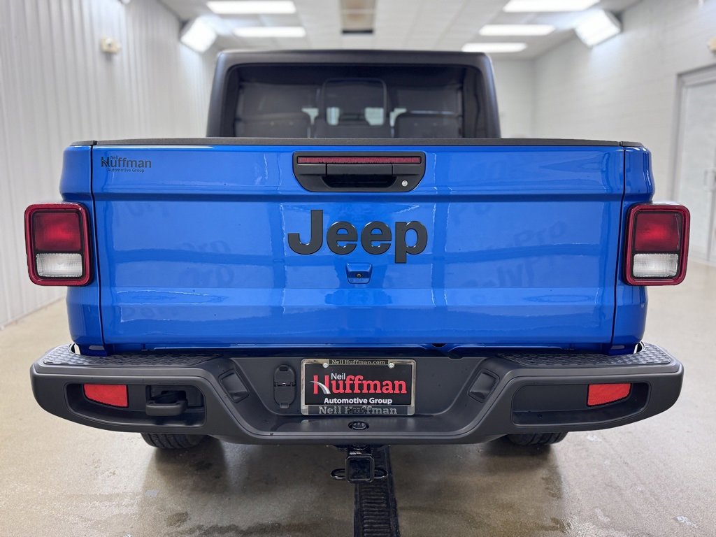 Used 2024 Jeep Gladiator Sport image 7
