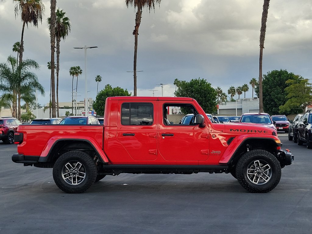 Used 2025 Jeep Gladiator Mojave AWD/4WD image 36