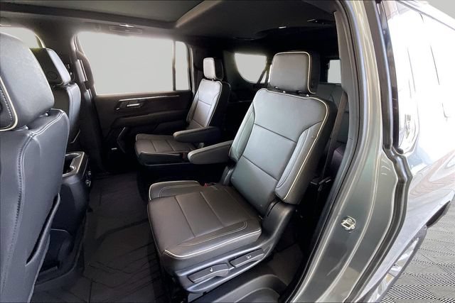 Used 2026 Chevrolet Suburban Premier w/ Sun And Tow Package AWD/4WD image 16