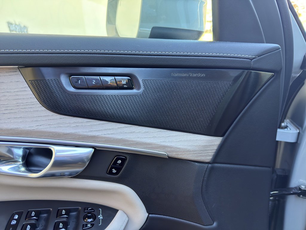 New 2026 Volvo XC90 T8 Plus w/ Protection Package Premier image 31