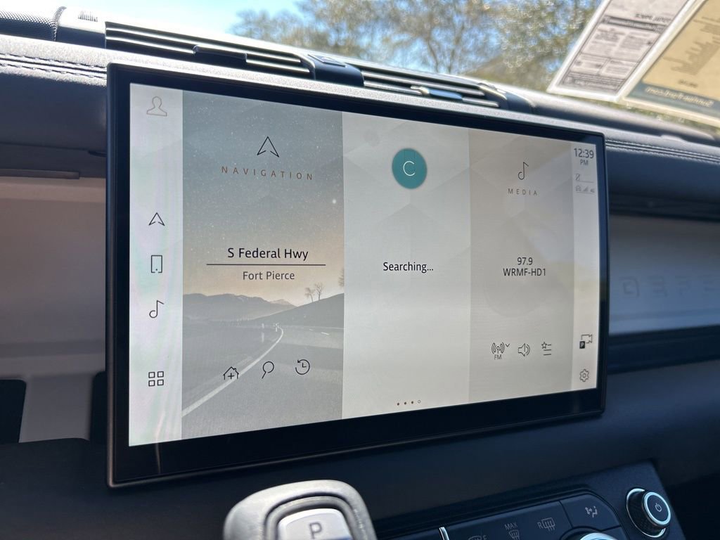 Used 2025 Land Rover Defender 110 S image 31