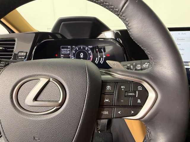 Used 2024 Lexus NX 250 FWD w/ Towing Package (2000 Lbs) image 13
