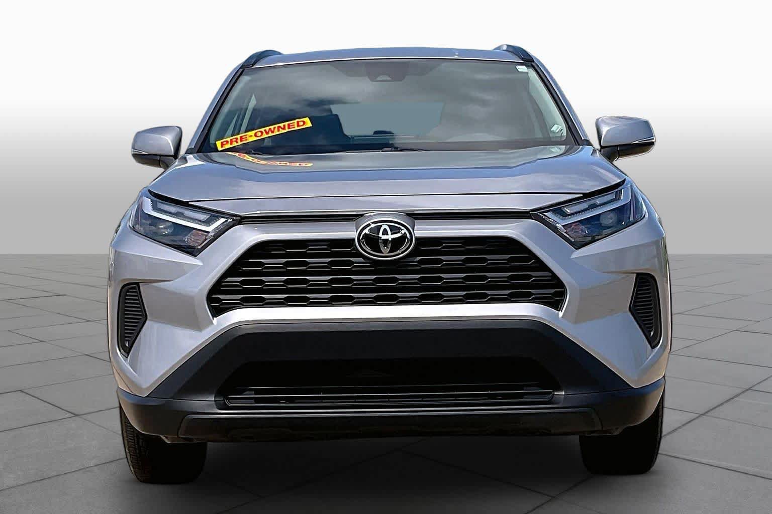 Used 2025 Toyota RAV4 XLE FWD image 4